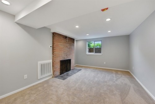 Building Photo - Updated Montlake Home - 3 bedrooms