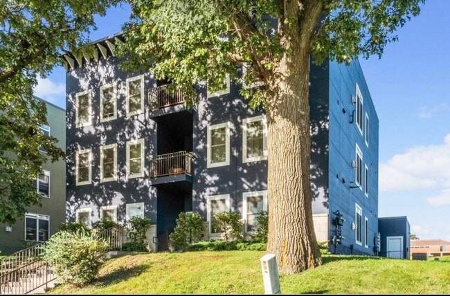 Building Photo - 1717 Olive Ave