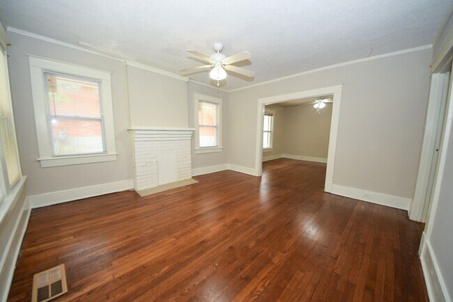 Foto del edificio - UPDATED BATHS AND KITCHEN WITH SS APPLIANCES near University of Memphis.