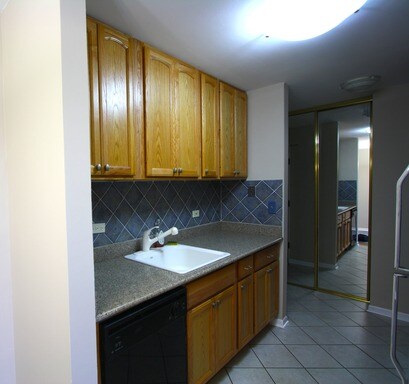 Building Photo - 10 Oak Creek Dr