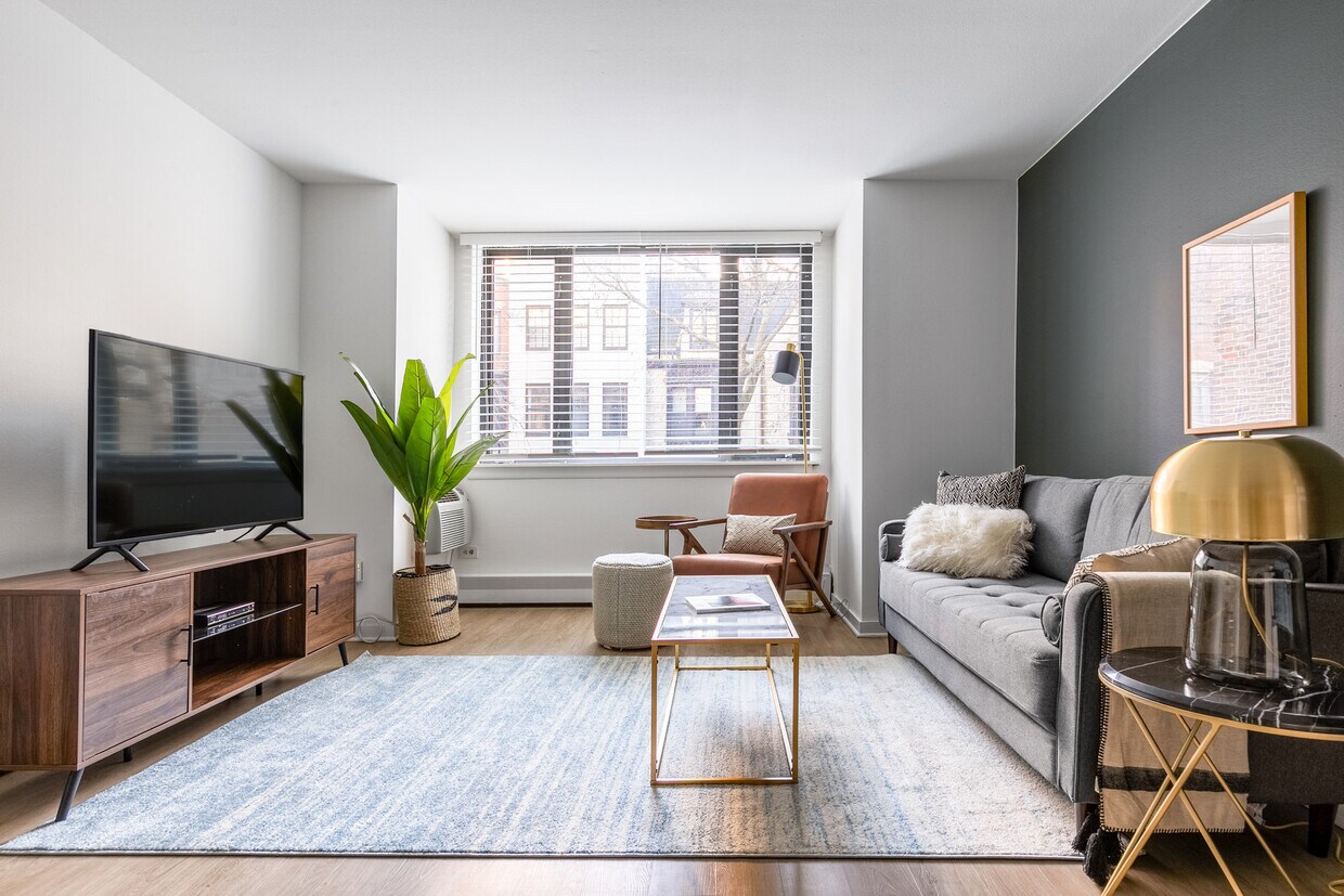 Foto principal - 2061 N Southport Ave