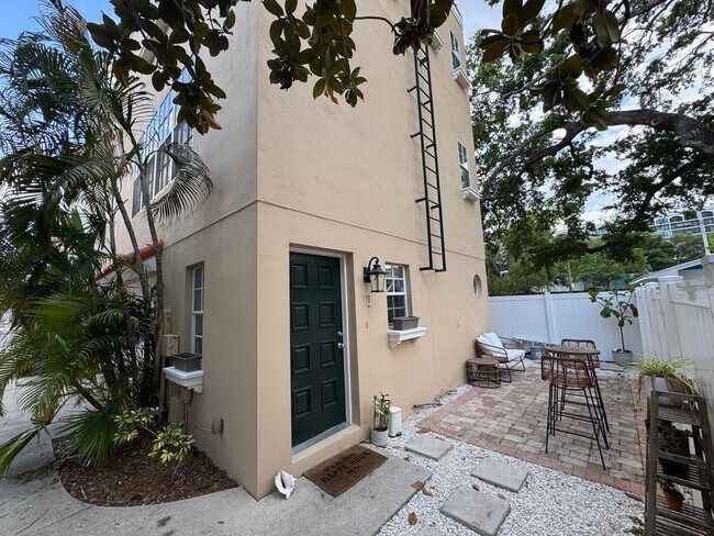 Photo - Private Townhouse in Heart of South Tampa