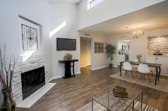 Foto del edificio - 5998 N 78th St