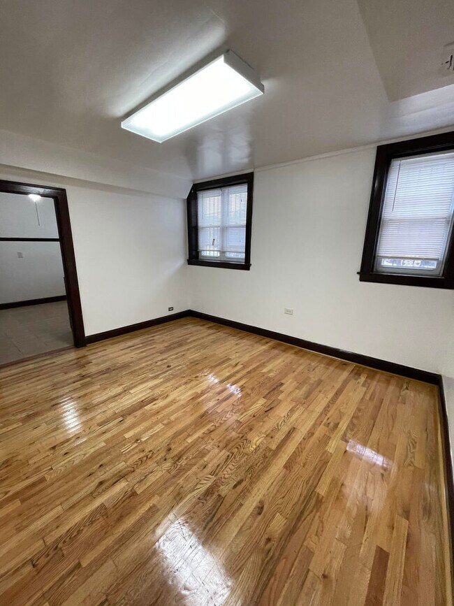 Foto del edificio - 3039 N Leclaire Ave