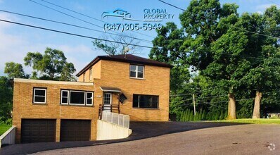 Building Photo - 26179 Riverview Dr