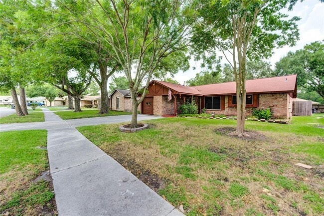 Building Photo - 13634 Greenridge Dr