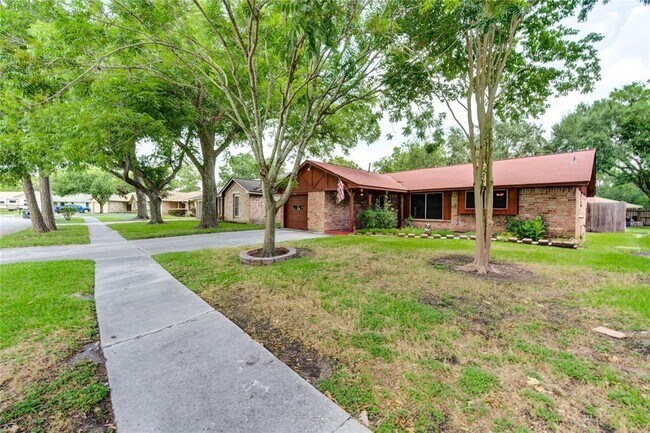 Foto del edificio - 13634 Greenridge Dr