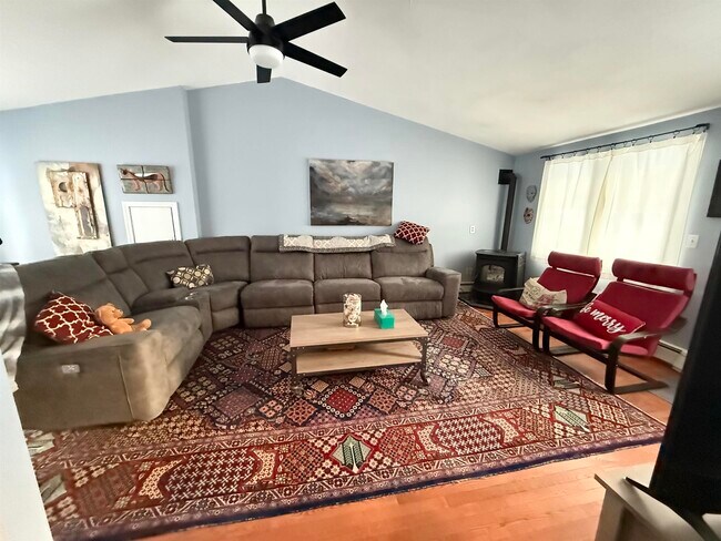 Foto del edificio - 53 Holmes Dr