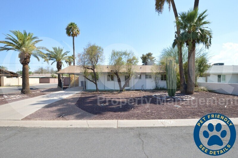 Primary Photo - 611 E Encanto Dr