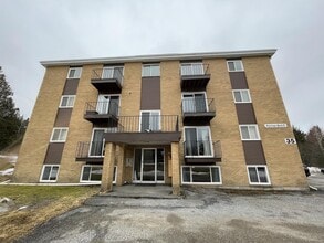 Building Photo - 35 Dobbin St
