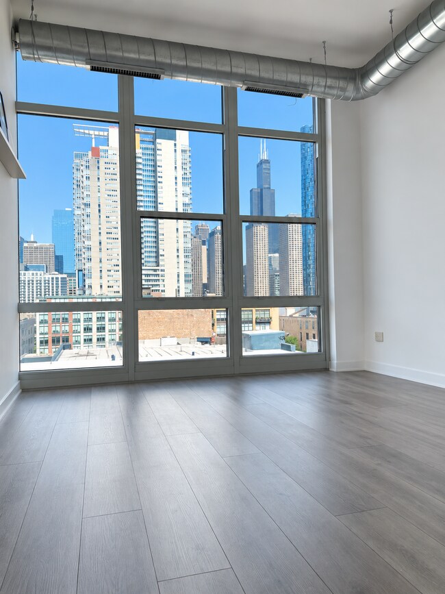 Foto del edificio - 909 W Washington Blvd