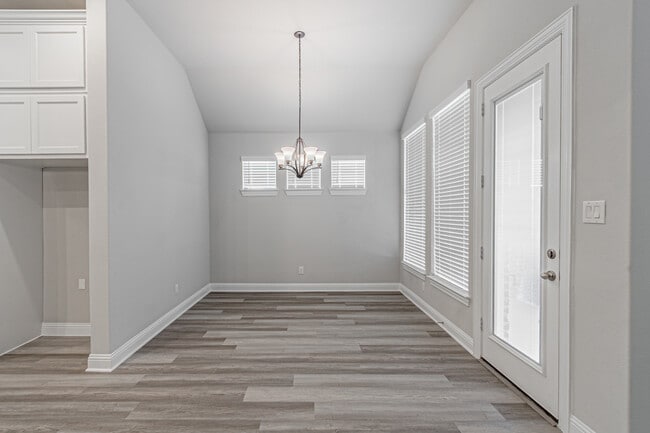 Foto del edificio - 3231 Tobias Ln