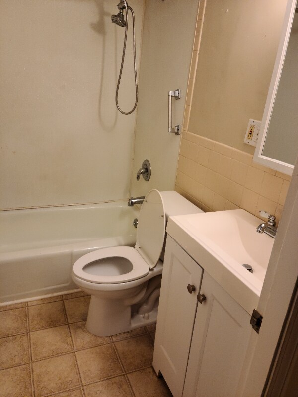 1 Wethered St Unit 2, Auburn, MA 01501 Room for Rent in Auburn, MA