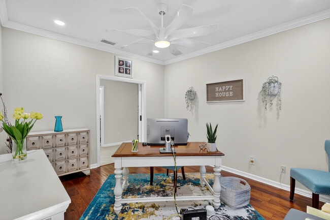 Building Photo - 145 Silver Falls Dr