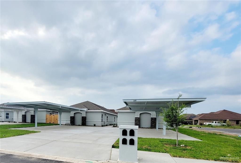 Foto principal - 2109 Davenport St