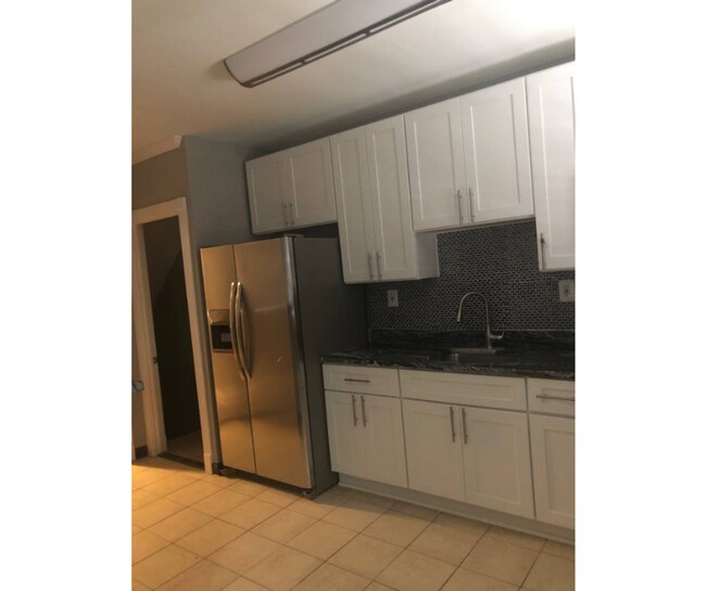 Foto del edificio - 3445 Juneway-2 AVAILABLE $500 2