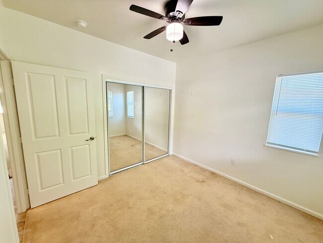 Foto del edificio - 2 Bedroom / 1.5 Bathroom Townhouse in Hoolea Terrace!
