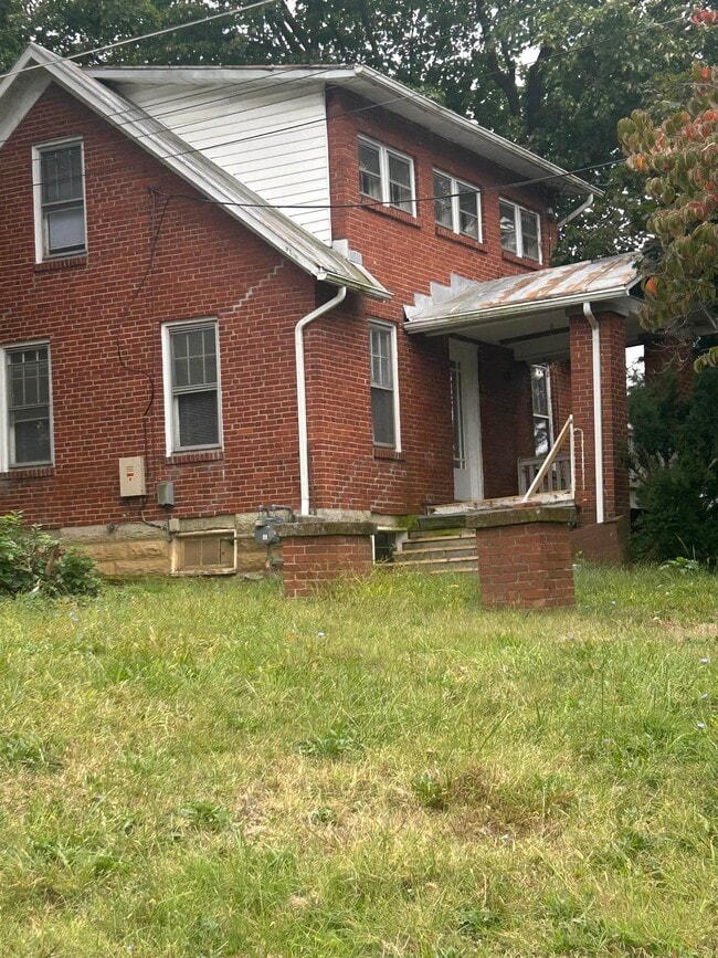 Building Photo - 1410 Crawford Ave