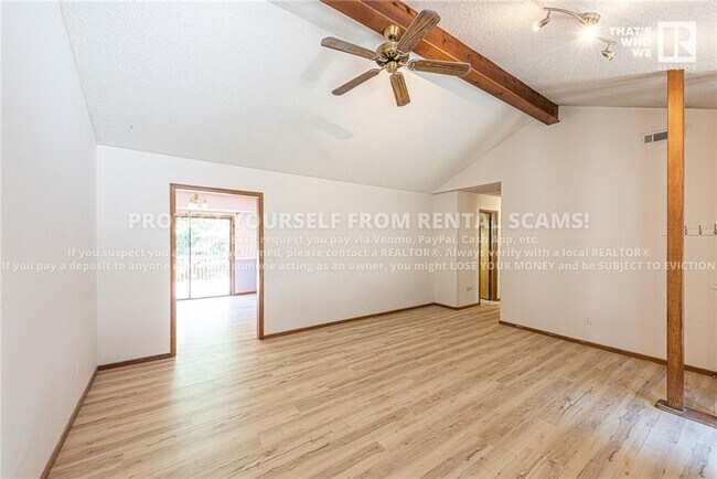 Building Photo - 424 E Malinda Dr
