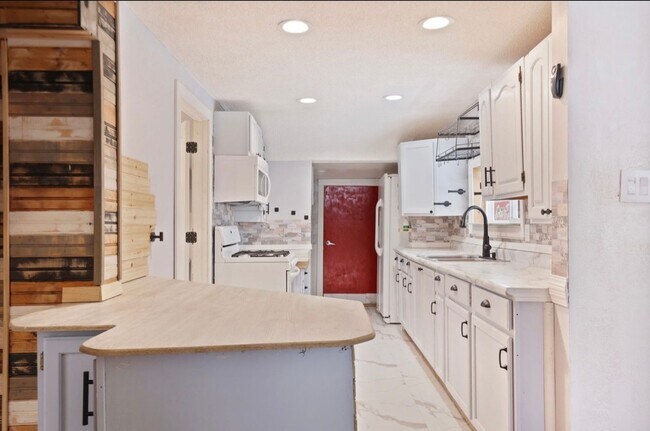 Foto del edificio - Where Style Meets Comfort — A Bay City Gem