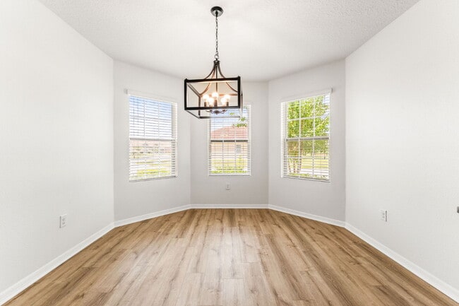Foto del edificio - Charming 3 Bed, 2 Bath with Scenic Views i...