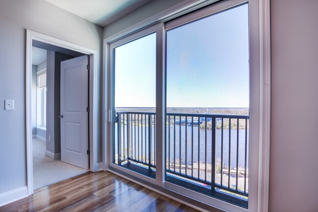 Overlook at RiverPlace apartments — community photo - Overlook at RiverPlace