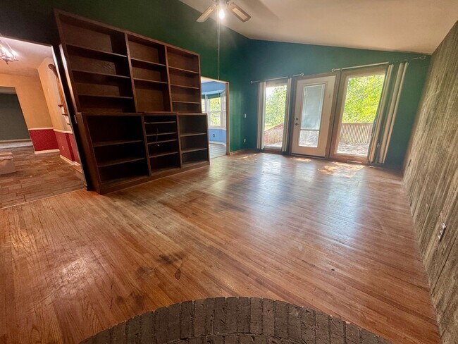 Building Photo - 401 Oakfield Dr