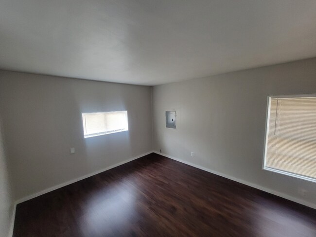 Building Photo - 212 S Barat Ave