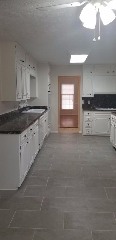 Building Photo - 3723 Chateauguay Dr