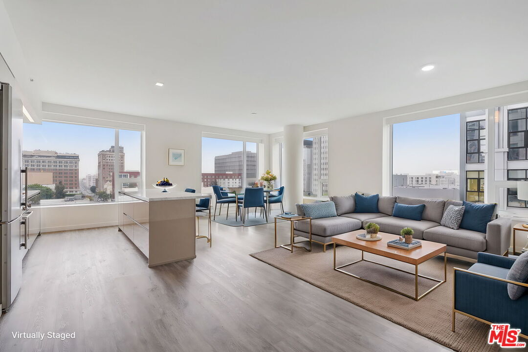 Foto principal - 1050 S Grand Ave