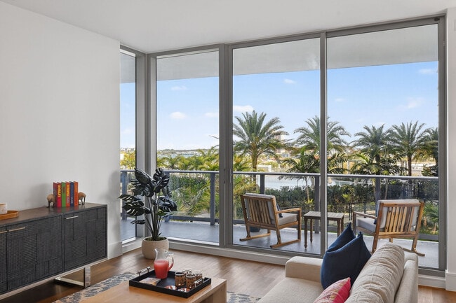 Beautiful garden view of the lower pool area 1 floor below - 220 Lake Shore Dr