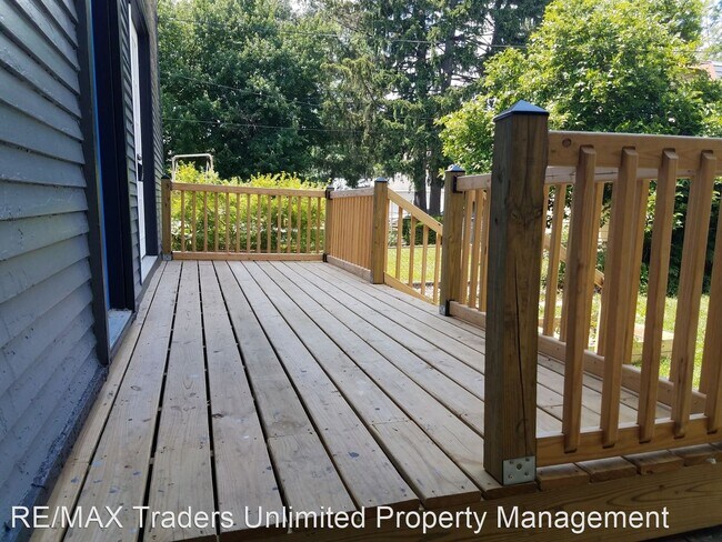 Building Photo - 4 br, 2.5 bath House - 1301 W Columbia Ter...