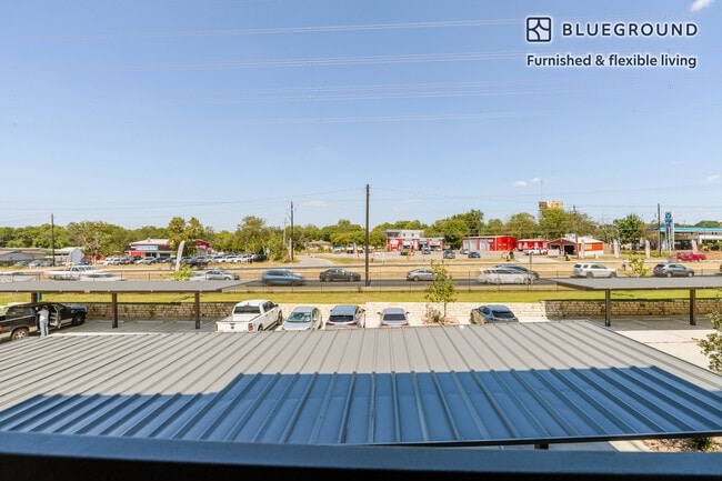 Foto del edificio - 1501 W Howard Ln