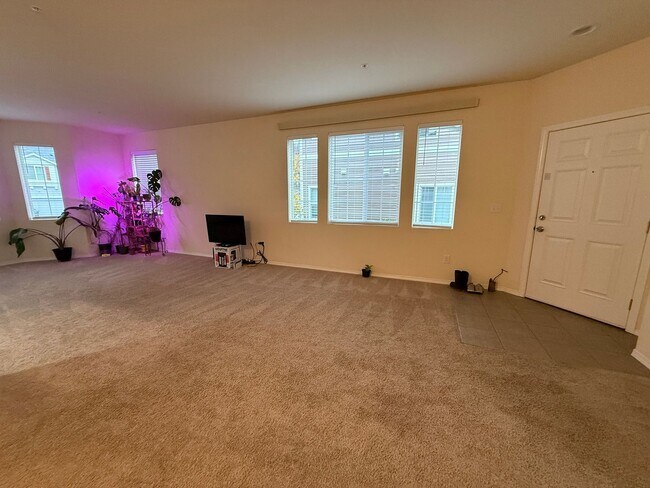 Foto del edificio - 3 Bedroom DuPont Condo for Rent