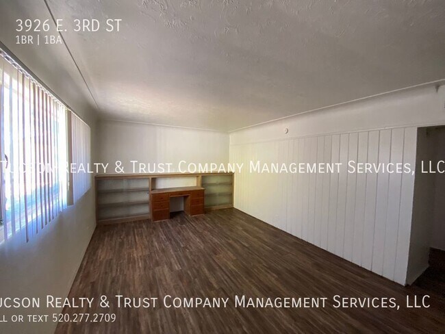 Photo - 3926 E 3rd St House