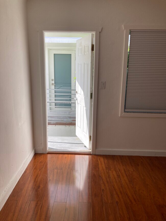 Foto del edificio - 2101 Bay Dr