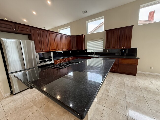 Building Photo - 12665 Sundance Ave