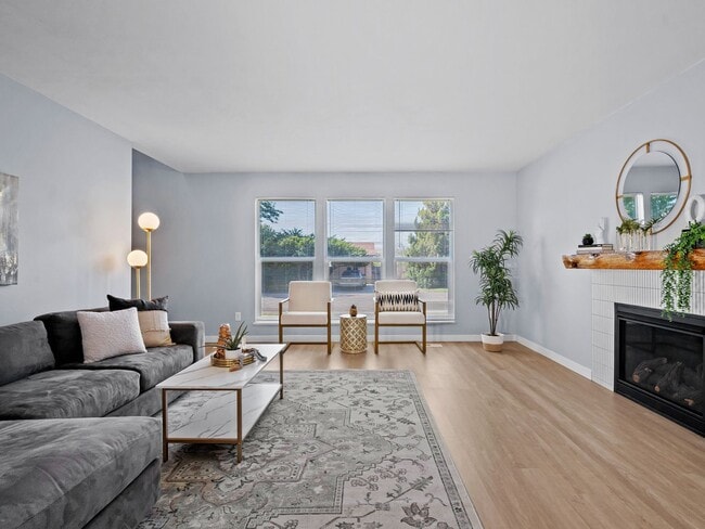 Building Photo - For Rent – Beautiful 4 Bedroom Home in Pal...