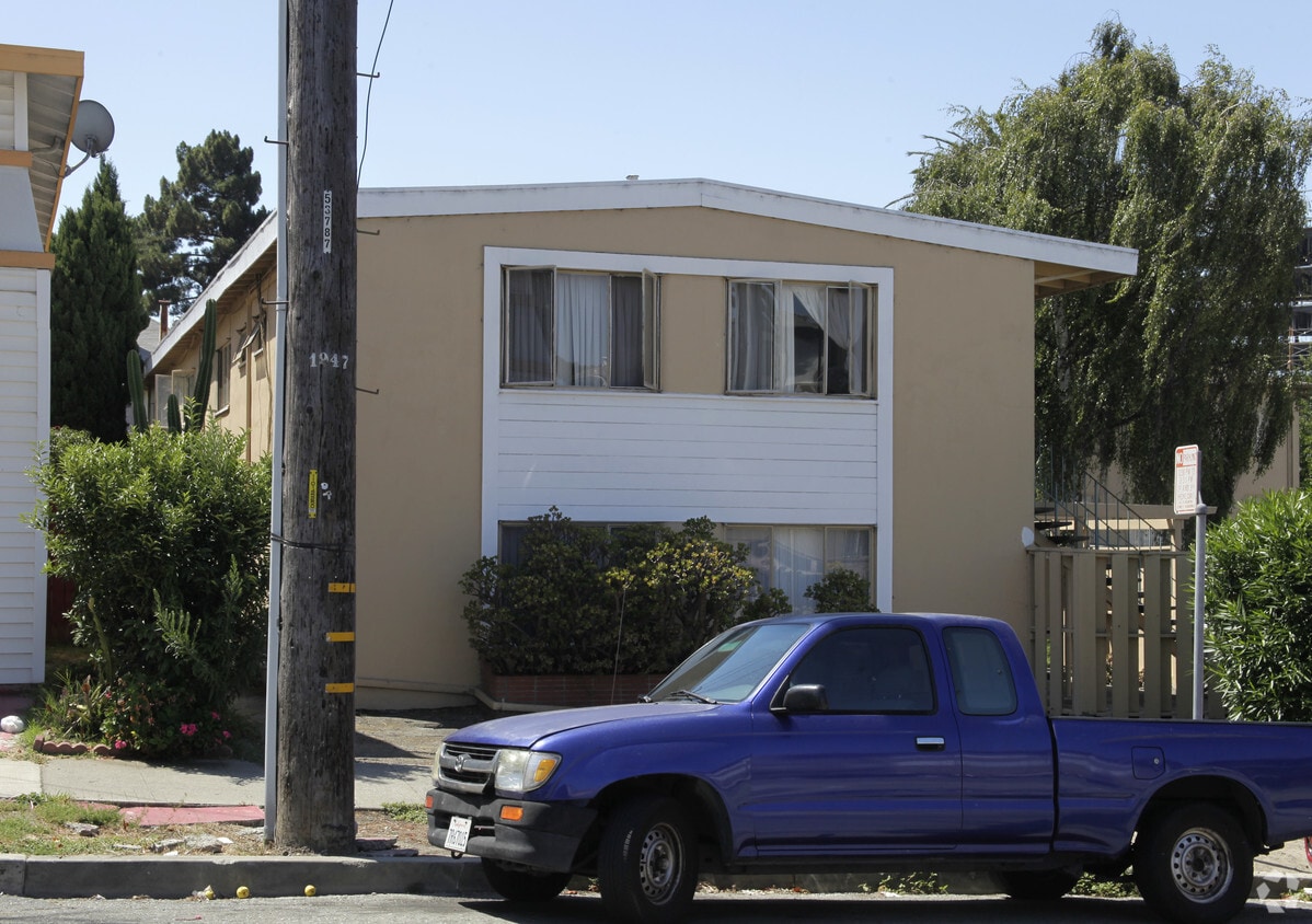 Building Photo - 3130 14th Ave