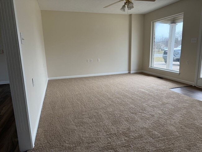 Building Photo - 3 bedroom 2 full bath house