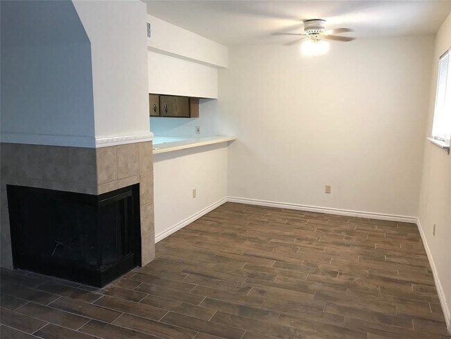 Building Photo - 8048 Sands Point Dr