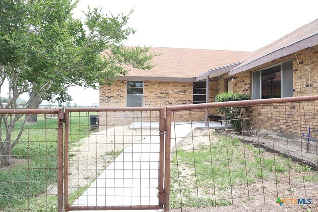 Foto del edificio - 707 Old Seguin Luling Rd