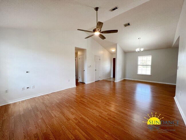 Foto del edificio - Smart & Solar-Powered South Crestview Home Near Duke Field & Eglin AFB