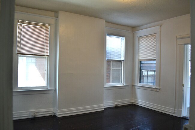 Foto del edificio - 1703 Holman Ave