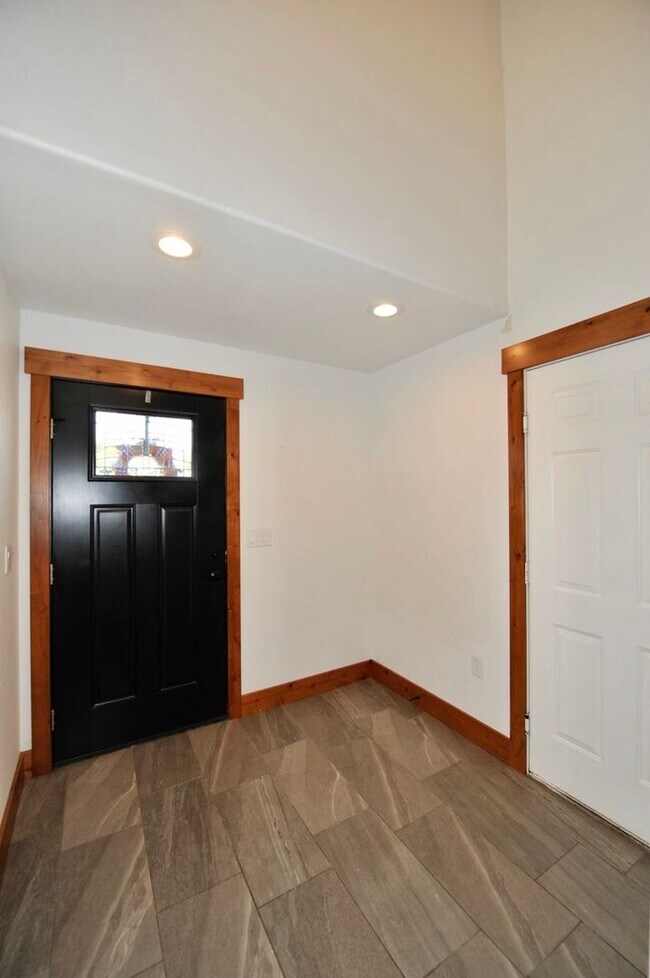 Foto del edificio - Montrose Community 4 bed 2 bath with 2nd l...