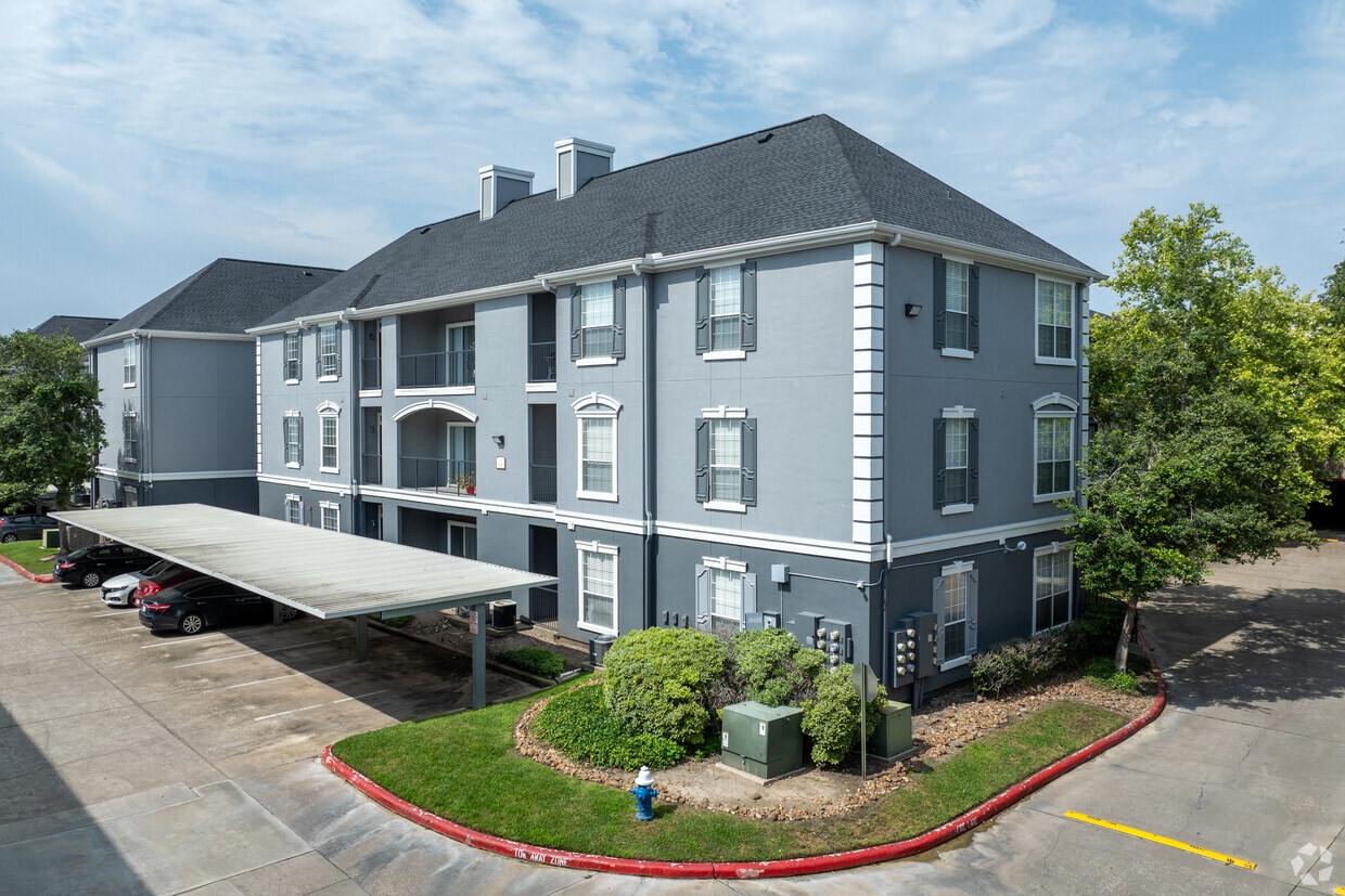 Estates At Bellaire - 4807 Pin Oak Park Houston, TX 77081