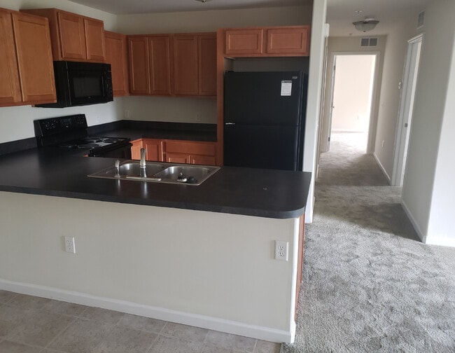 Kitchen - Florin Hill Apartment Homes