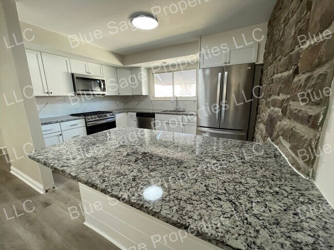 Building Photo - Beautiful 4 Bedroom 2 Bath in Sharon Hill