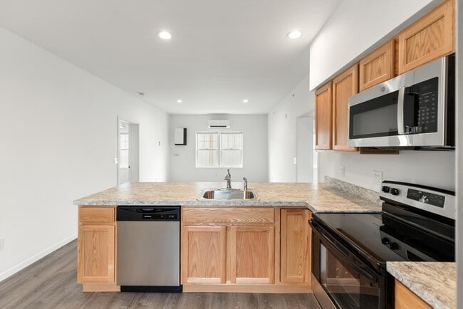 Foto del edificio - 50 R Maplewood Ave