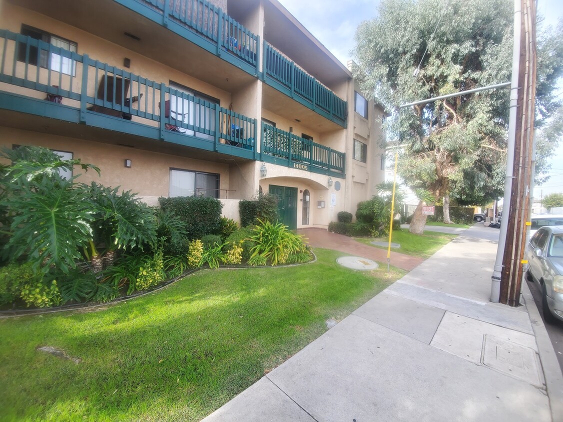 Courtyard Apartments